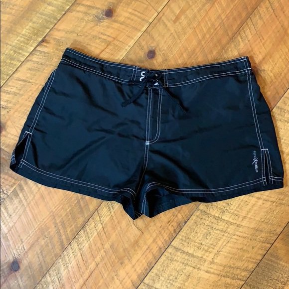 chupita69's tweet photo. So good I had to share! Check out all the items I'm loving on @Poshmarkapp from @zoejackhunter3 @ladywidow109 #poshmark #fashion #style #shopmycloset #incinternationalconcepts #zeroxposur #ellenweaver: https://t.co/acfWZH29Y3 https://t.co/zbjGUwXJlv