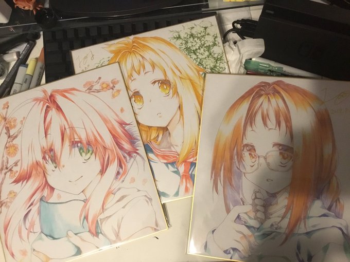 色紙は13時から頒布開始しますー! 1枚1万円になります! この3枚! 