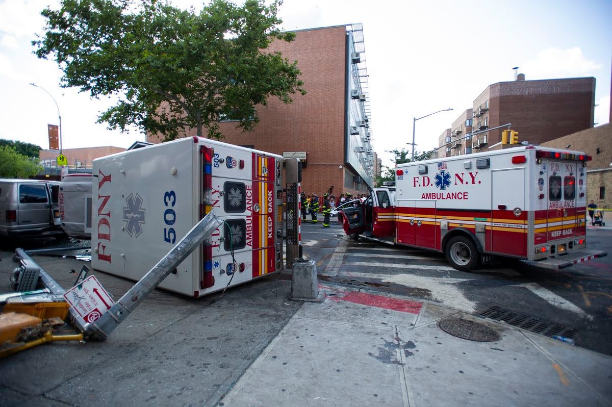 TheSecretList's tweet image. 2 EMS PARAMEDICS KILLED IN THE LINE OF DUTY-WEST VIRGINIA. —FDNY Ambulance VS Ambulance Responding Crash Video-Before &amp;amp; After Crash
firefighterclosecalls.com/2-ems-paramedi… @IAFC_SHS  @jemsconnect @EMS1 @THEMAJESTIRIUM1 @IAFCEMS #ambulance #paramedic #lodd #westvirginia #FDNY #EMS #fatal #RIP