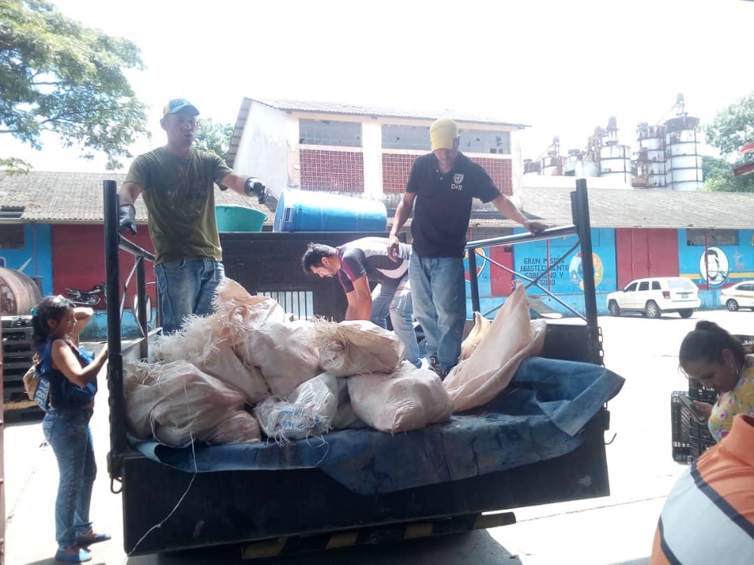 clapamc's tweet photo. RT: GMAS_Tachira: RT BermudezJoseA: Desde GMAS_Tachira se realiza despacho de 330 combos de Pollo y Pescado #McpioCapachoNuevo clap Cipriano castro, Siguiendo orientaciones NicolasMaduro FreddyBernal TrompizCarlos jghuerfano cuspal_oficial MinppalOficial… https://t.co/Jv52q76cxf