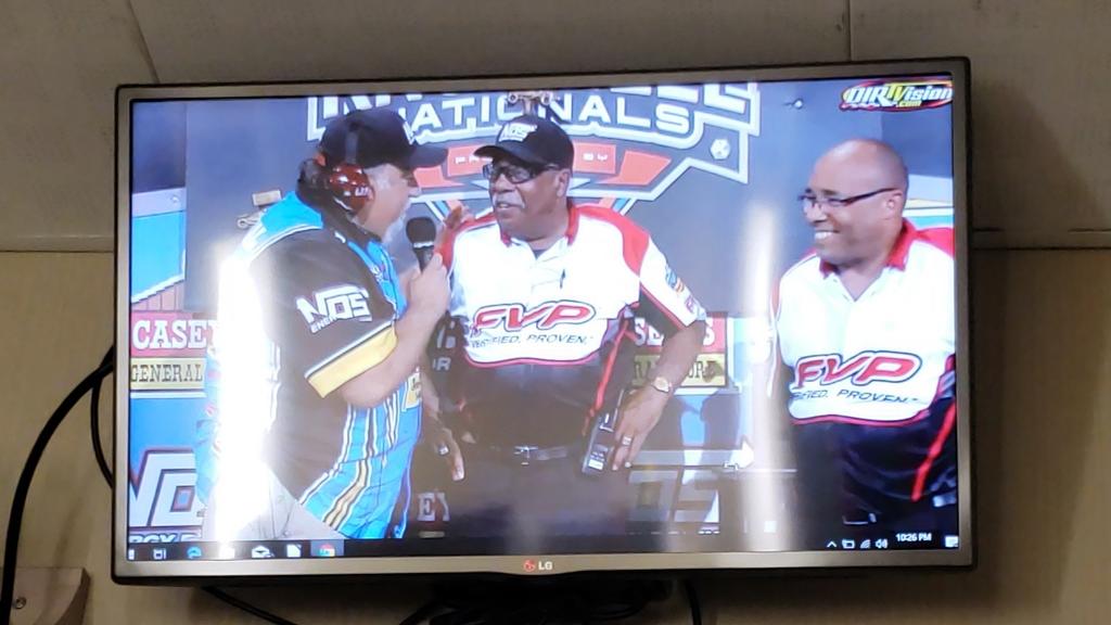mdebelts23's tweet photo. @knoxvilleraces @RacinRob10 @KirstiPeterson @ClintGarner2 Congratulations Doug Clark on an amazing retirement as the best flag man in the world!  Up next, @CLARKFLAG Justin, best of luck for greatness and professionalism you represent 👍. https://t.co/6wocPWgyO2