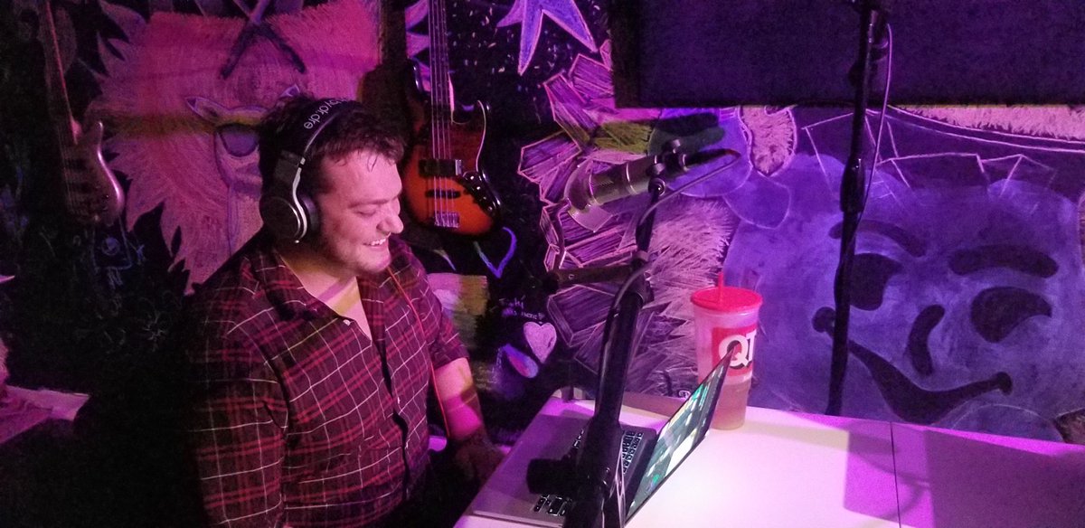 MrComboNumber5's tweet photo. Some behind the scene photo’s of E03 of #brewsandbuilds brought to you by @CMDTower. Technically E01 is out there but we are trying to launch at once with a quality site AND bring you our weird brews once week. Stay tuned 🤙🏼 #cmdtower #magicthegathering #edh #commandtower https://t.co/QqxWZMgsaA