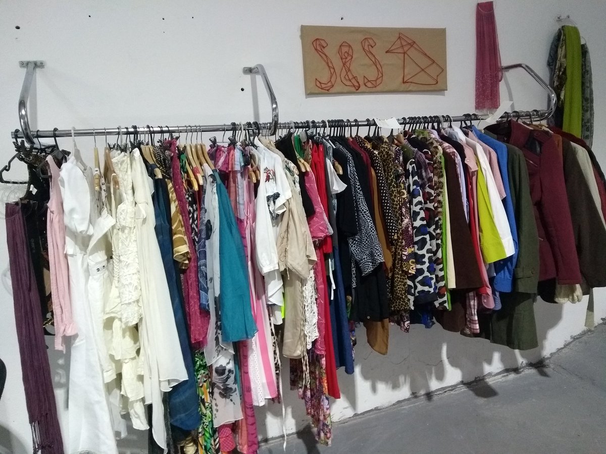 ValeriaSwoboda's tweet photo. Feria Solidaria de hoy, de todo un poco! Gracias a los que se acercaron a colaborar 💗 #CHACOEXISTE https://t.co/13JrnBZ3T3