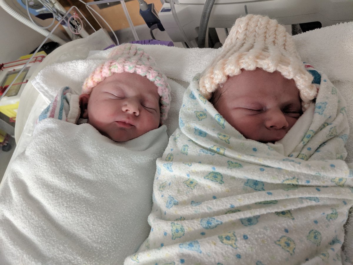 So this happened with Kristen Lalonde. World meet Rosalie and Haylie Lalonde. Nées le 8 aout en pleine santé!!!! Mommy and babies are doing great! 💓 #jesuisfatiguémaisenamour #loveyoumorethanbacon #gofor3get4