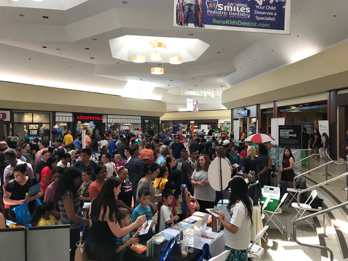 plamarca1's tweet photo. Great afternoon at the Family Expo. Thanks to all the families for coming by and staff for answering questions. https://t.co/nkH4OucXfW
