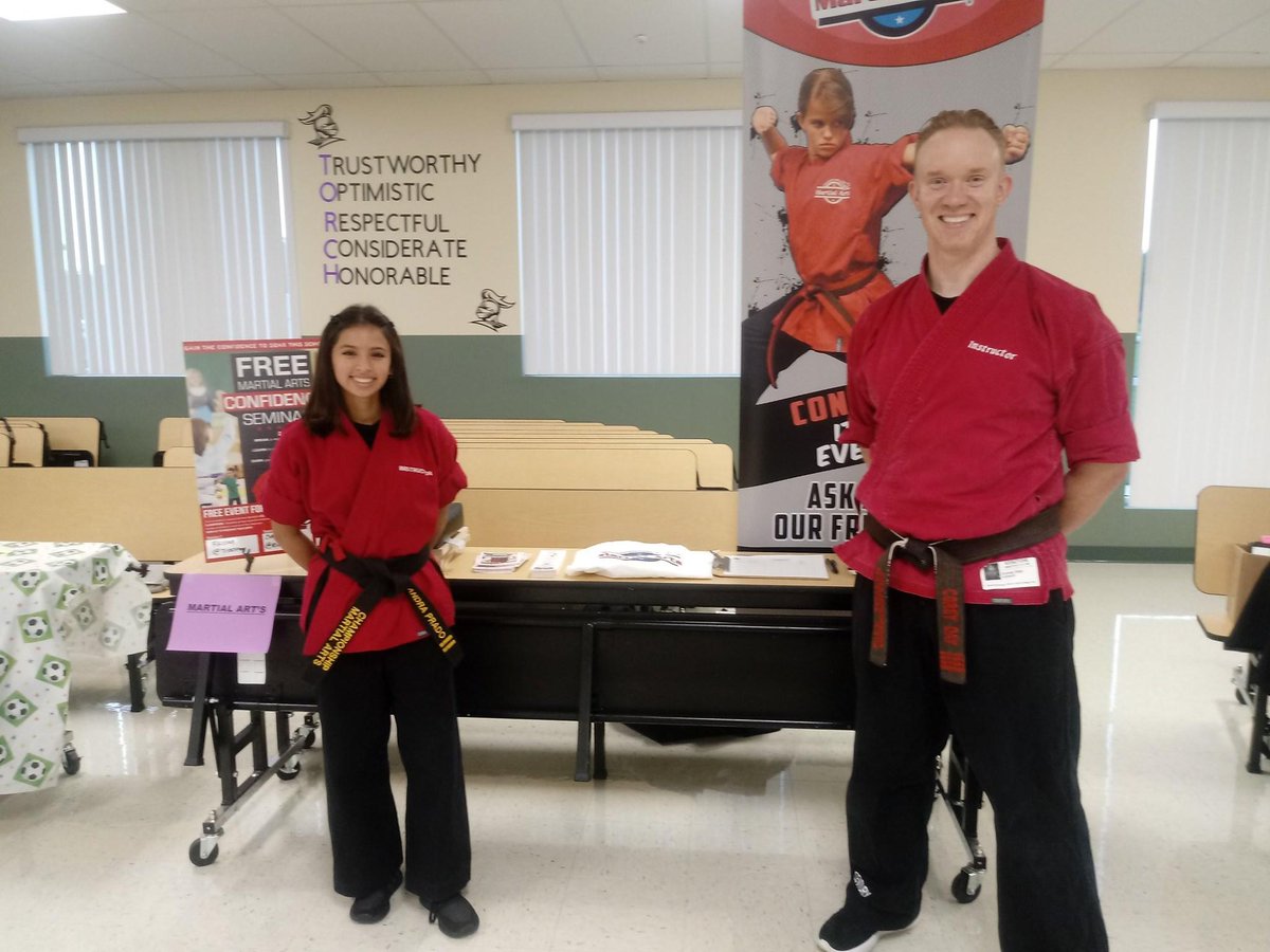 RECSKnights's tweet photo. It was great seeing our families at our open house.
#volunteers #Boggyfamilies #BusinessPartners #welcomeKnights https://t.co/TGYIdl9y18