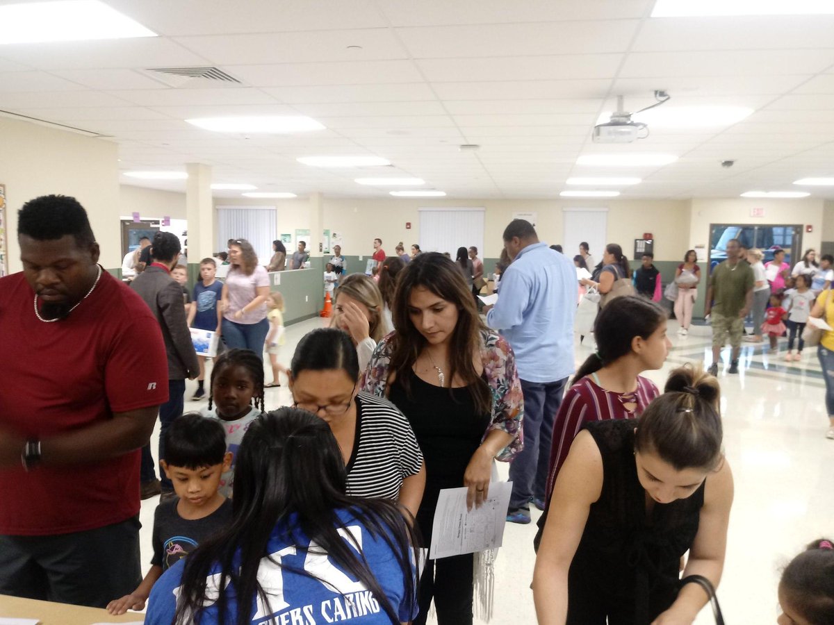 RECSKnights's tweet photo. It was great seeing our families at our open house.
#volunteers #Boggyfamilies #BusinessPartners #welcomeKnights https://t.co/TGYIdl9y18