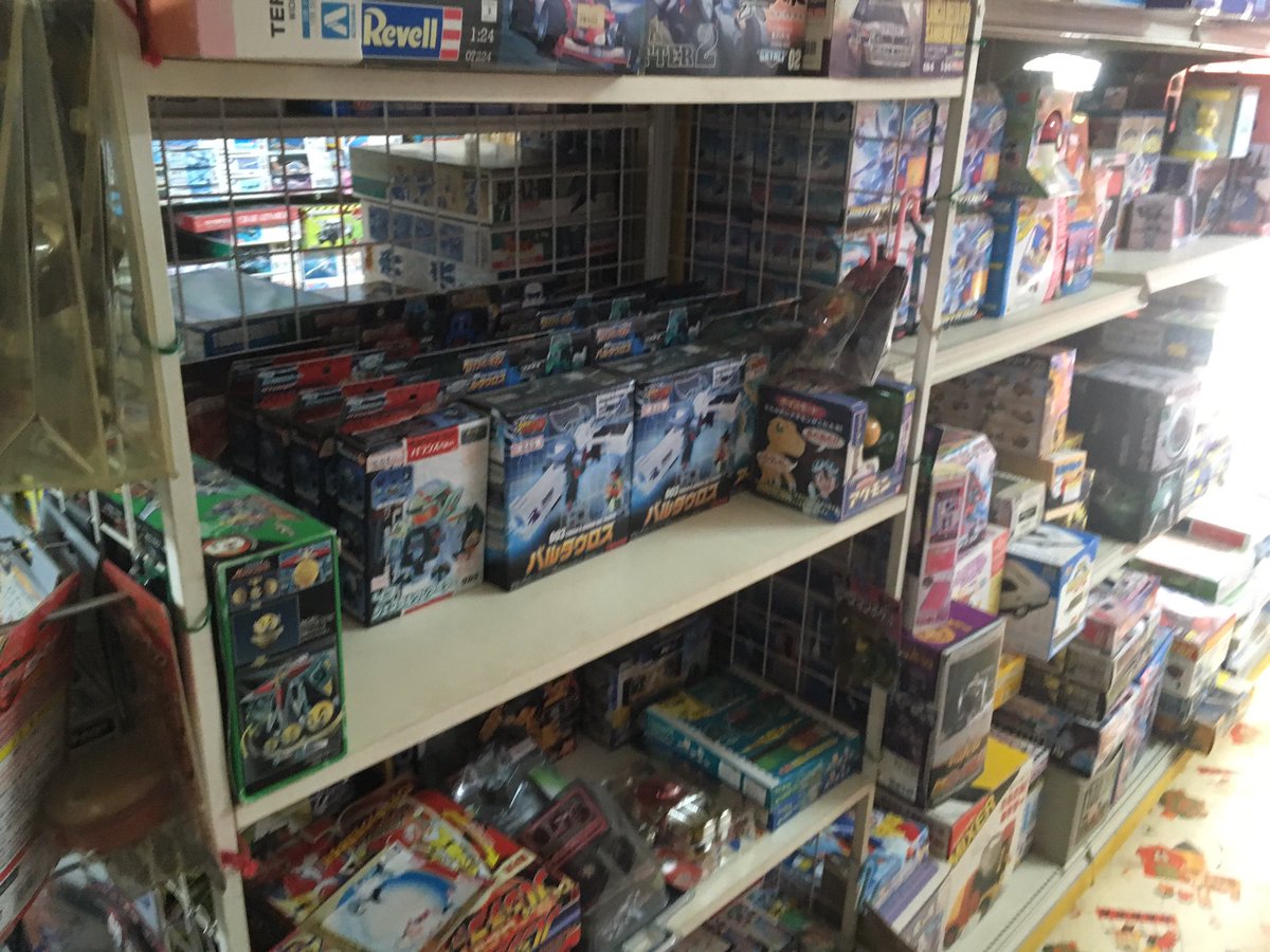 讃岐のジョン ナ ラン 紀州の 的な とある高知のおもちゃ屋さん 当分来れなかったが久々にやってきた 片道約3時間半w 店長は高齢のおじいさんだがまだまだ元気 ただ電話して空いてるか確認しないと閉まってることもw あ レンズマンの