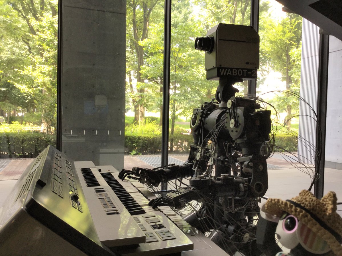 wodu_robot's tweet photo. ②まずは早稲田大学西早稲田キャンパスへ(※立ち入り可能区域は自由に見学可b)。
84年生まれのWABOT-2と85年生まれのWHL-11が静かに展示されていました^^ WABOT-2はNHKの朝ドラ「半分、青い」にオマージュのロボが出てたそうですネ(観てない)。
#WABOT #ロボホン https://t.co/cctoWVzqU2