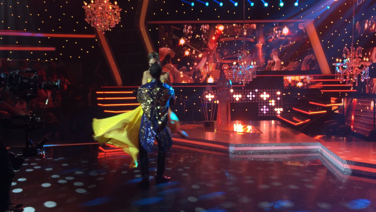 sin_guion_tv's tweet photo. Apoteósico!! @natvertiz maravilló a todos con “La Bella y la Bestia” #GranFinalReinasDelShow ✨ https://t.co/088yc8H2Tg