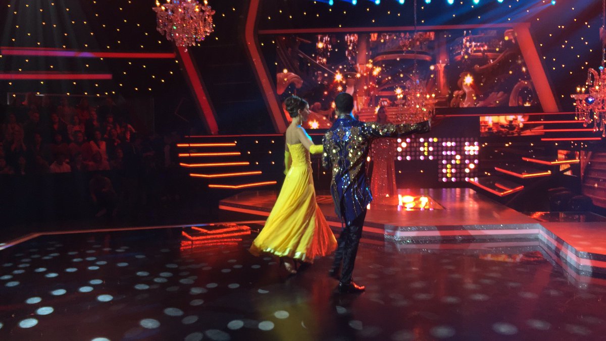 sin_guion_tv's tweet photo. Apoteósico!! @natvertiz maravilló a todos con “La Bella y la Bestia” #GranFinalReinasDelShow ✨ https://t.co/088yc8H2Tg