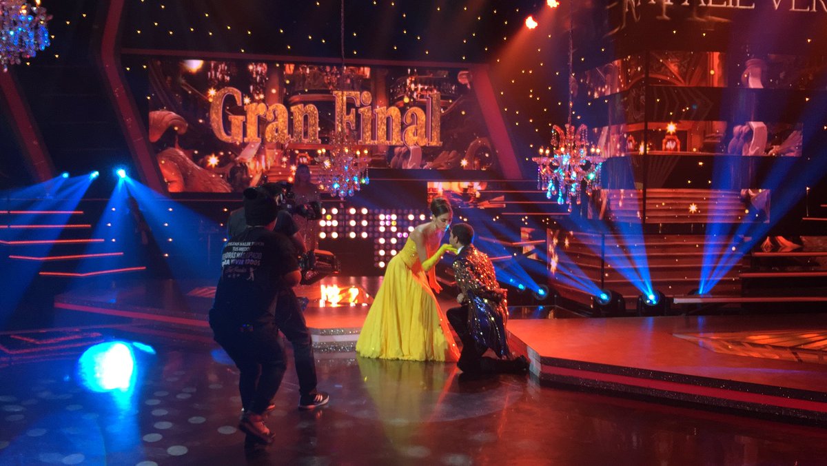 sin_guion_tv's tweet photo. Apoteósico!! @natvertiz maravilló a todos con “La Bella y la Bestia” #GranFinalReinasDelShow ✨ https://t.co/088yc8H2Tg