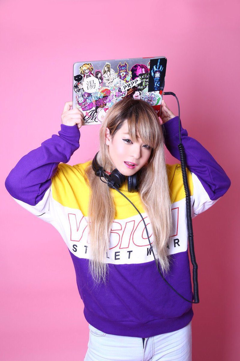 iamchanchii__'s tweet photo. あと1時間半後にはｽﾀｰﾄです💞
ぜっっったいに楽しいので来てください🙋🙋🙋
18:00からR!NGｽﾀｯﾌちゃんがｽﾃｰｼﾞでﾀﾞﾝｽします💃💞
是非足を運んでみてください~!!!! https://t.co/8TDfRi6ie9