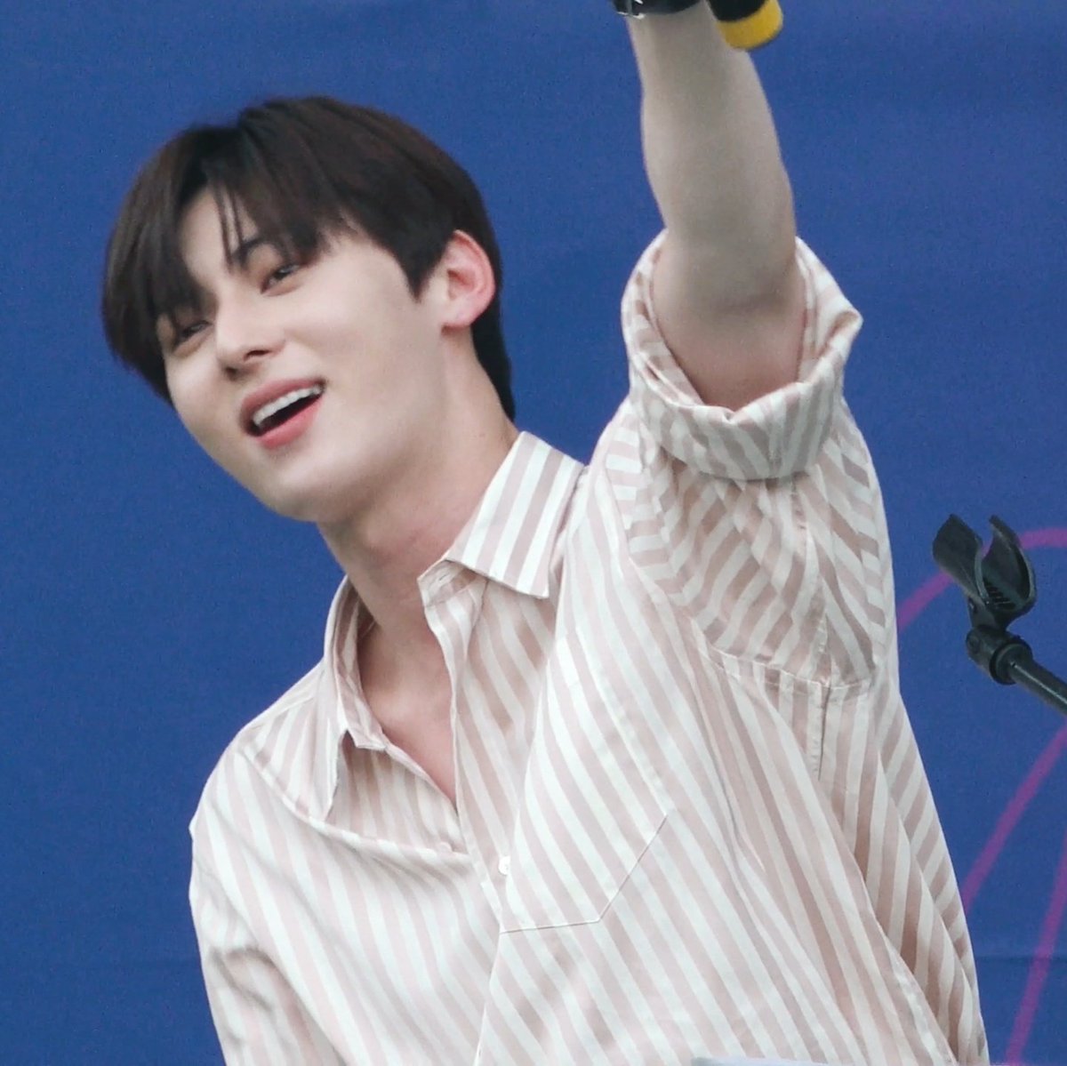 런 tweet media