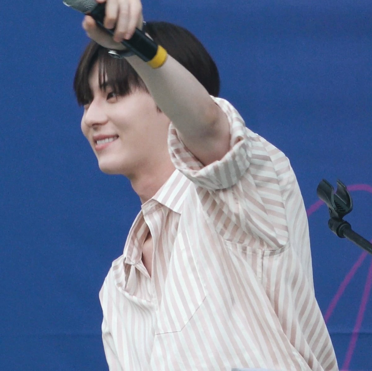 런 tweet media