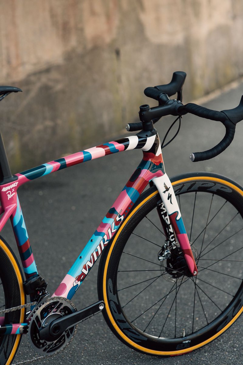 Want to get your hands on this beautiful one of a kind bike? The <a href="/rmnc_cc/">Romance Cycling</a> x Parra auction is now LIVE. All money raised goes straight to <a href="/PowerOfBicycles/">powerofbicycles</a> and the fantastic work they do.

Follow the link to place your bid in the auction >

bit.ly/Romance-X-Parr… 

#BuiltByTheRide