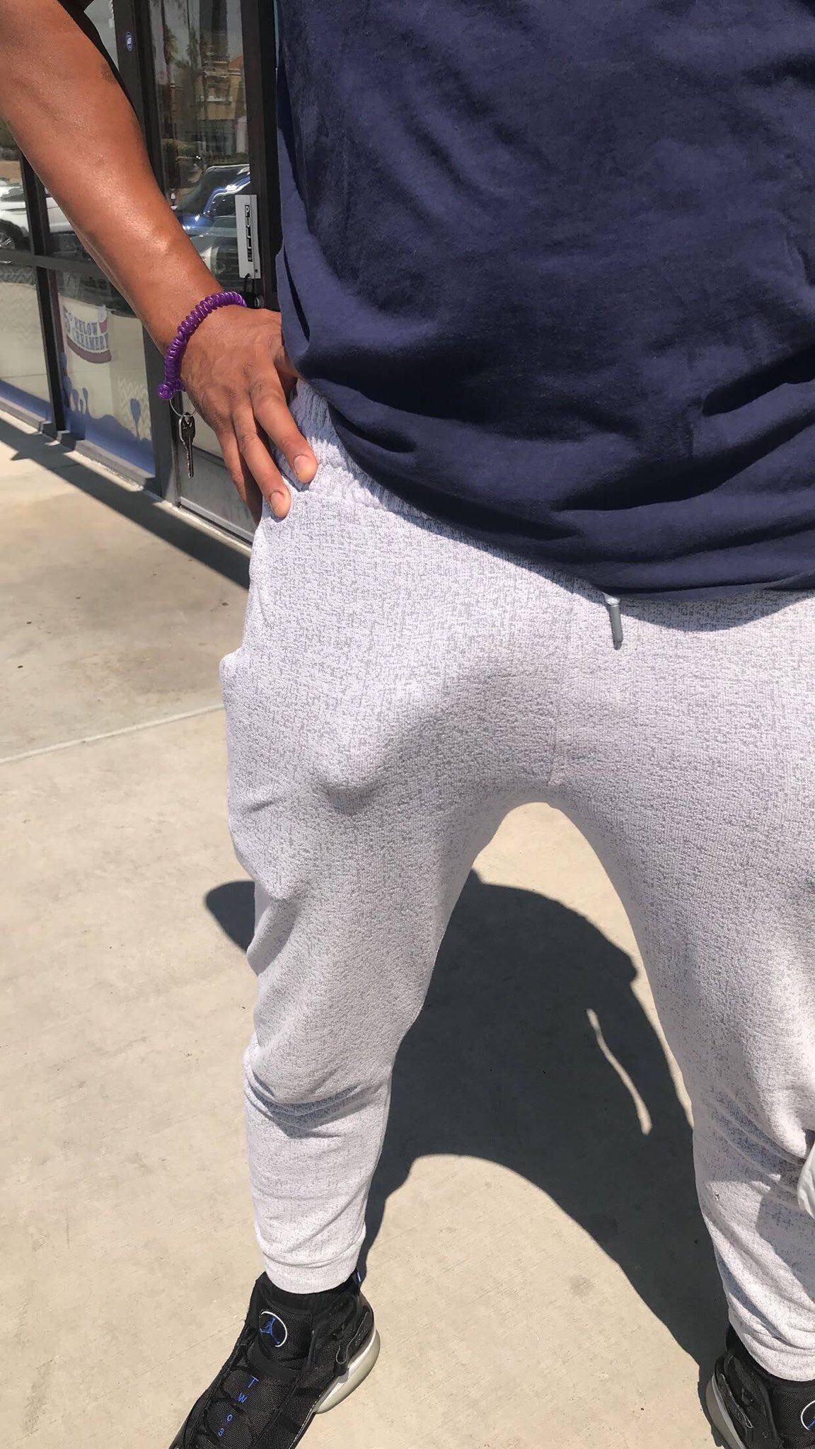 “Sweats &amp; Bulge in public https://t.co/gBmL7k5F4y” 