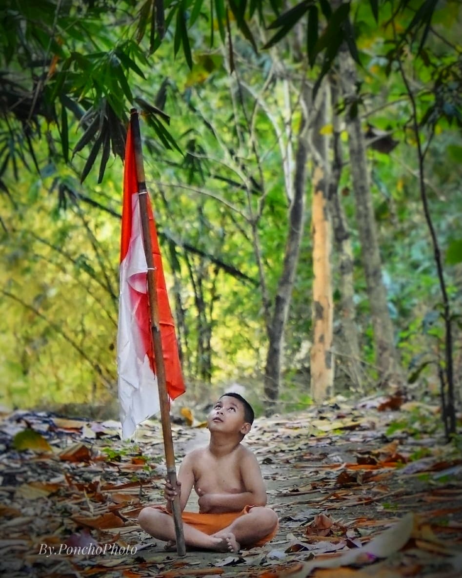 poncho54445256's tweet photo. Merah Putih Bukan Sekedar Warna Nak..
Namun BENDERA SANG MERAH PUTIH Adlh LAMBANG NEGARA&amp; KEBANGGAAN KITA.
Talent: AnakKu
Nikon D750 lens 70-200mm 
Manual Shot
-  PinggirKaliGung Procot Slawi kab. Tegal Jateng
 #byponchophoto  #NIKON  #huntingfotografi  #nikonasian #tegaljuara https://t.co/Woy0QMNQI8