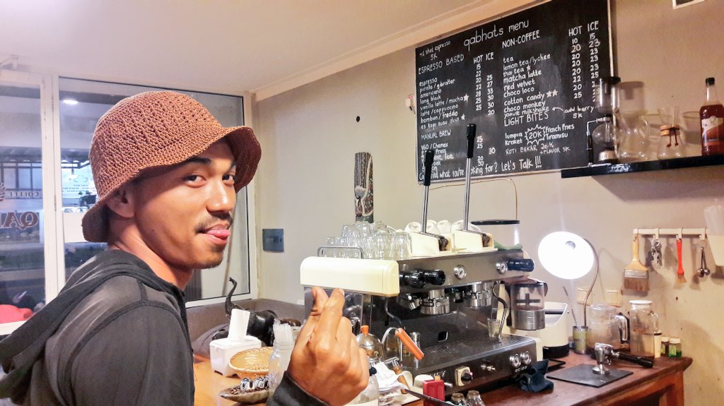 ibnaizil's tweet photo. Agar lebih bergairah dan semakin percaya diri ketika ngopi, bucket hat rajut adalah salah satu solusinya. 😎☕👨‍🌾

#buckethat #bucketharajut #topirajut #rajutindonesia https://t.co/87688LM316