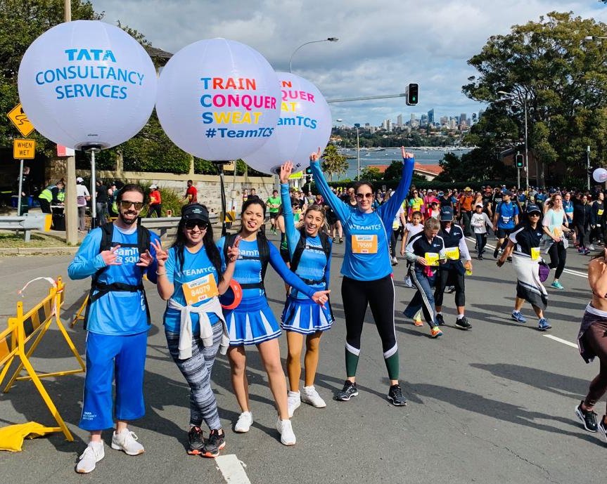 TCS_ANZ's tweet photo. @CityRunSeries fun with the amazing #TeamTCS cheer squad on heartbreak hill! #TogetherWeRun #OfficialAppPartner #city2surf https://t.co/aviAqB70RX