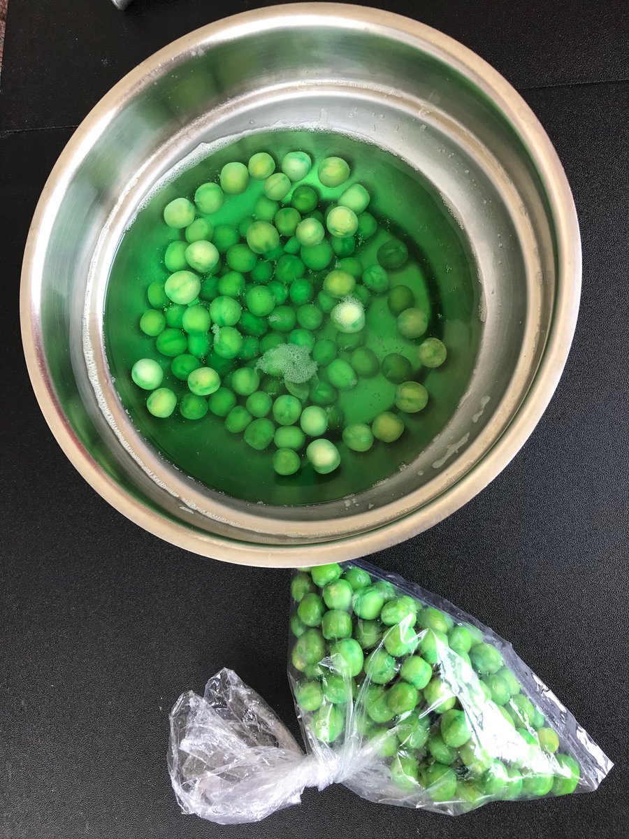 TwiNaks's tweet photo. Food adulteration in Raipur. Peas “green” with fabric dye. https://t.co/38Hz9JdrDT
