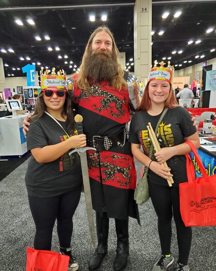 BandBurton's tweet photo. Sabrina and Olivia found this knight in San Antonio! https://t.co/6Z2QM3FNSK