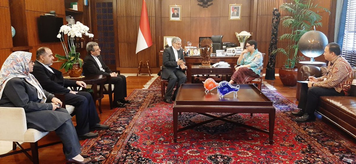 IraninIndonesia's tweet photo. HE @VMohammadi5, the Amb IR.Iran met HE Retno Marsudi, the FM RI.
- Exp. happiness over growing entente
-emph. on lifting barriers &amp; 
benefitting the capacities to dev &amp; deepen coop.
-examining the regional &amp; Int'l dev.
#FarewellCall
#ThanksforSupports
#Iran_Indonesia_relations https://t.co/HSNdAriqTV