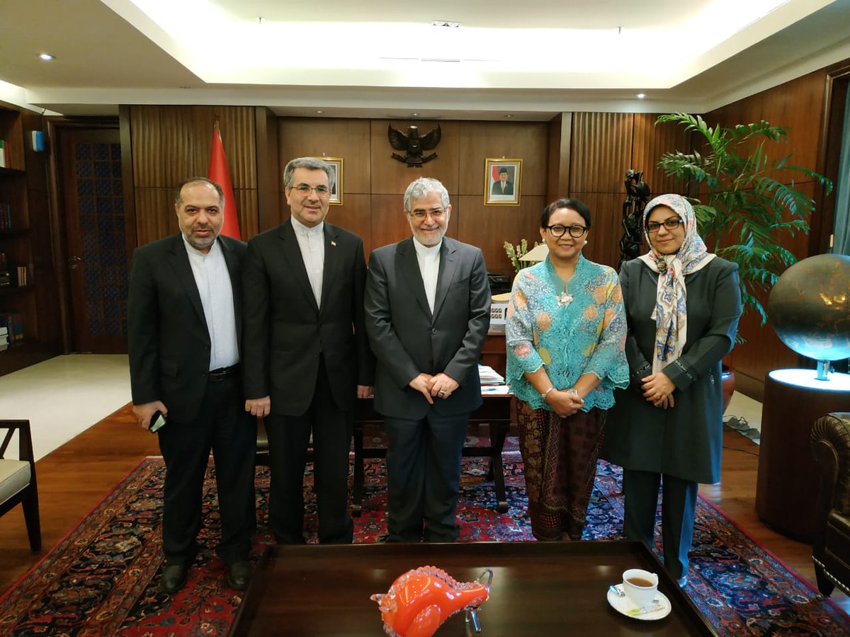 IraninIndonesia's tweet photo. HE @VMohammadi5, the Amb IR.Iran met HE Retno Marsudi, the FM RI.
- Exp. happiness over growing entente
-emph. on lifting barriers &amp; 
benefitting the capacities to dev &amp; deepen coop.
-examining the regional &amp; Int'l dev.
#FarewellCall
#ThanksforSupports
#Iran_Indonesia_relations https://t.co/HSNdAriqTV