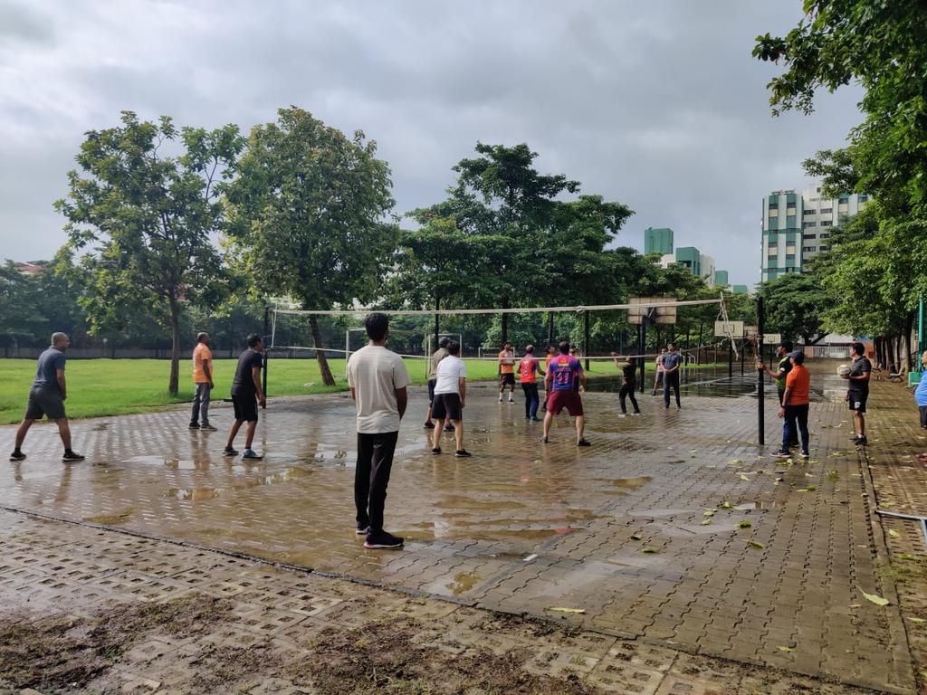mpfpuneeast's tweet photo. Playing volleyball with friends in the rain is stress buster.. #Volleyball #mpfteam #friends https://t.co/SYSBwHVQ1d