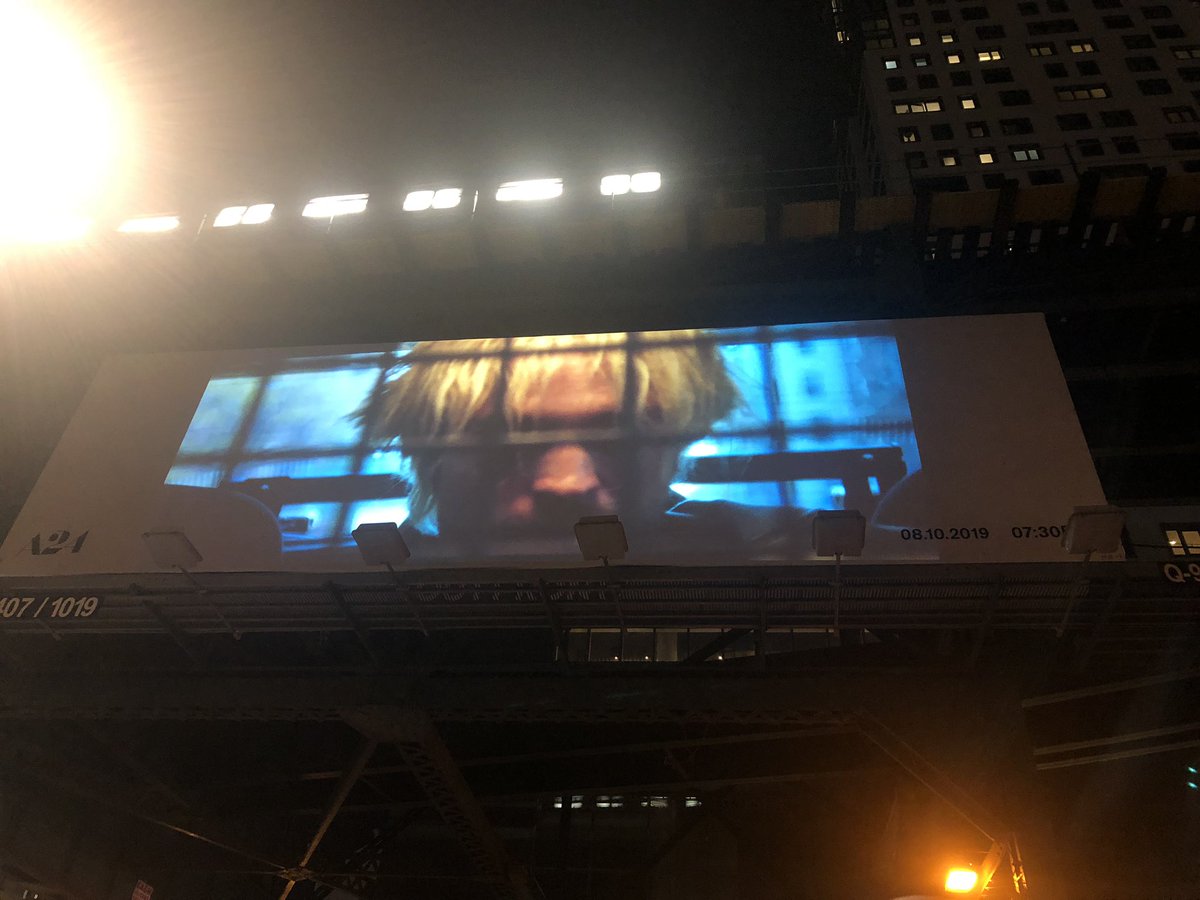 #a24PublicAccess couldn’t have picked a more appropriately chaotic Queens way to screen Good Time than under the N train as cars honked and drivers shouted, “Hey, whattaya lookin’ at?”