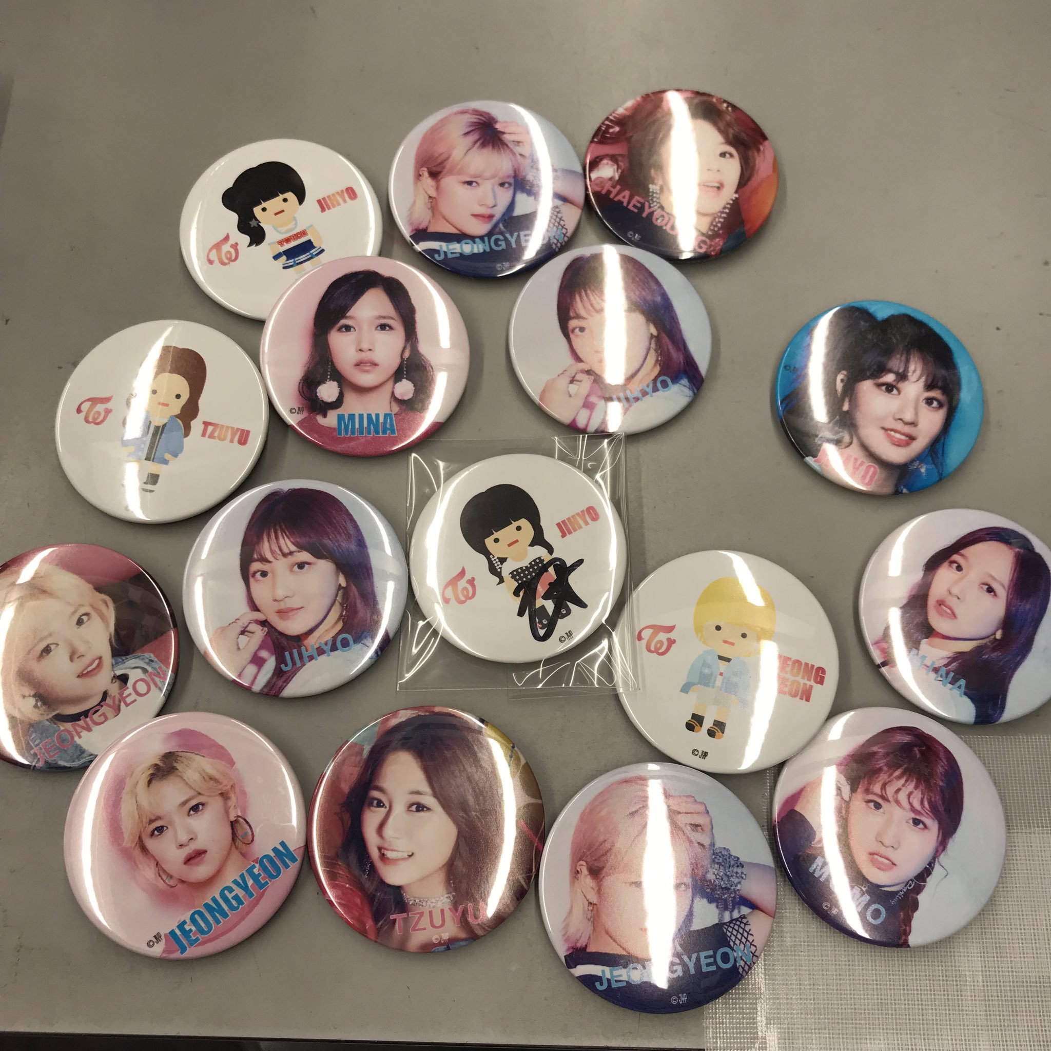 TWICE POPUP  STORE ベイビーラブリーアイスバッジ　ジヒョ