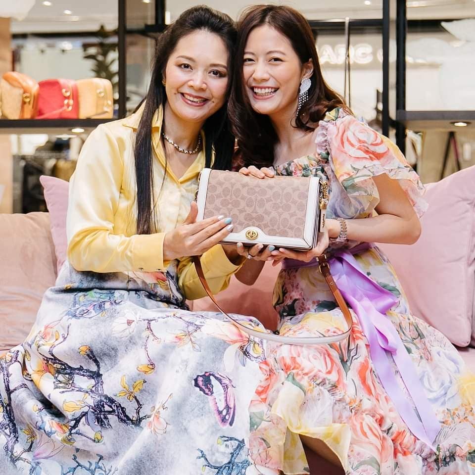 CentralPhuket's tweet photo. Handbags, accessories, fragrance and more — give Mom the best present that last forever this Mother’s Day.  At 1floor ,floresta wing, Central Phuket
#CoachMothersday #CentralPhuket #WorldClassShoppingDestination 
#CenterofLife #Phuket #Thailand https://t.co/QJ3UKEvSVh