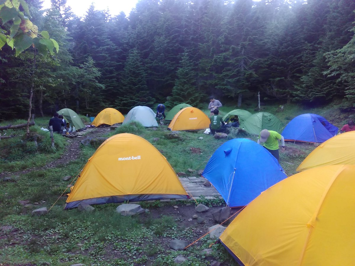 Hiroyuki Pad テント指定地劇混み 浄化槽脇まで張ってるわ 近くに行ったら臭いし 八ヶ岳 オーレン小屋