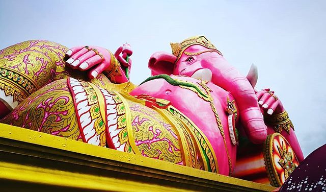 WeekenderBK_en's tweet photo. Good morning from Chachoengsao😉

#chachoengsao #pink #onedaytrip #wish #temple #ganesha #colorful #thailand #曼谷 #バンコク暮らし #バンコクライフ #ピンクガネーシャ #プチトリップ #パワースポット https://t.co/Gfr8nKPl0O https://t.co/u5C4F3GTwt
