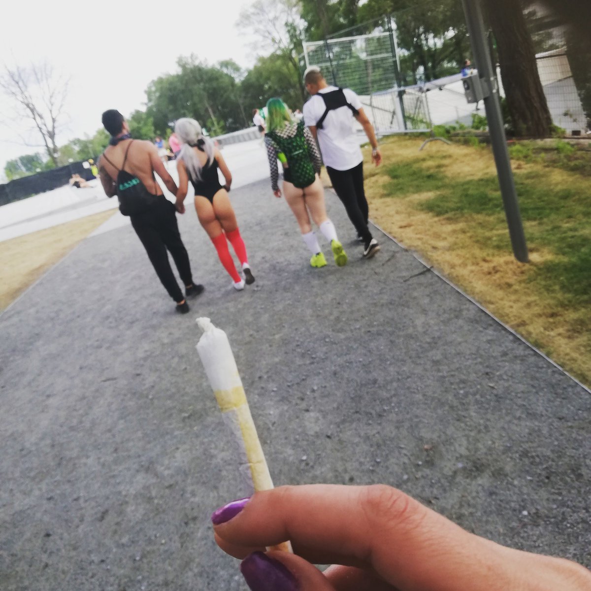 MJBlogCanada's tweet photo. Day #2 at Ile soniq ✌️. Beautiful weather, great DJs and sexy people walking around. Can't ask for better 😉
#stonerfam #MJBlog #highlife #ilesoniq #summervibes #festivals #IamCannabis #terps #saturdayvibes #cannabis #cannabiscommunity #cannabisculture
#hightimes #cannabiscanada https://t.co/l5FkZbwA2N