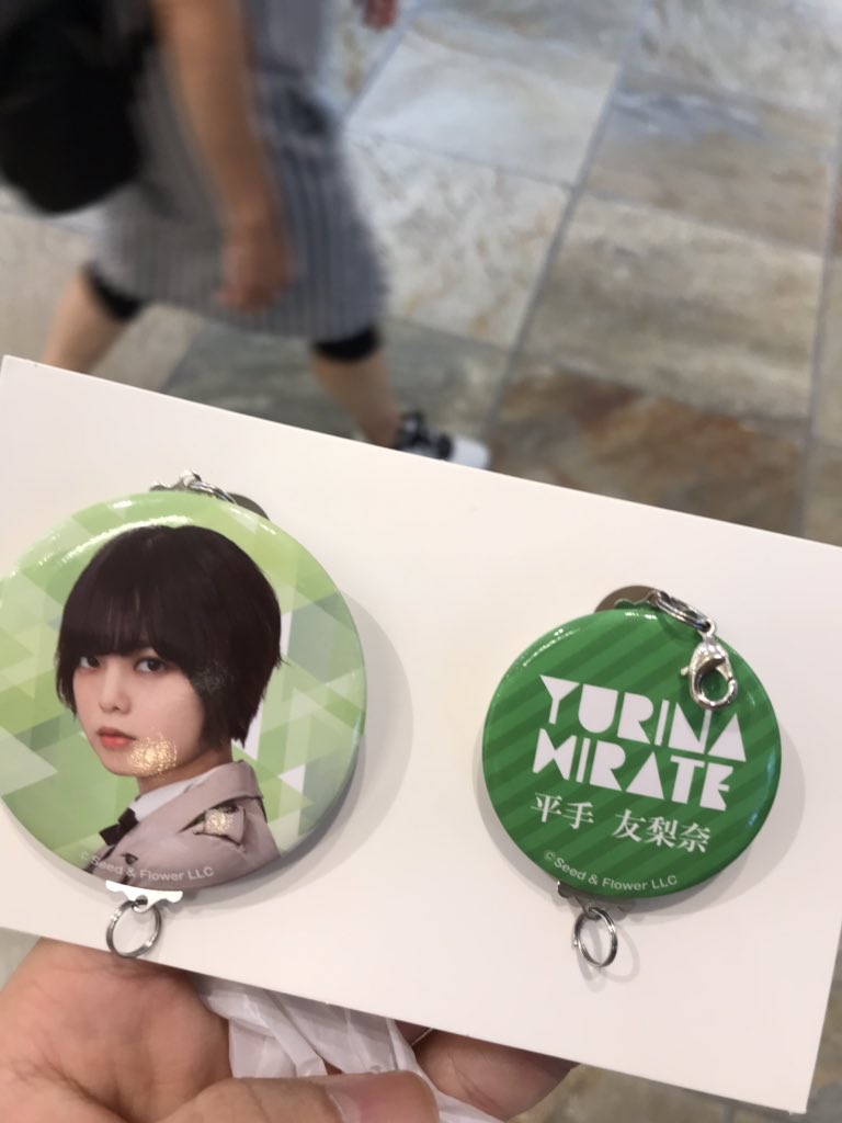 OMikushika___'s tweet photo. ノリで1枚買って店員におまかせで選んでくださいって言ったら平手当ててくれたわ。
欲しい人いる？いなかったらメルカリで売るわ https://t.co/vkm6c5d81p