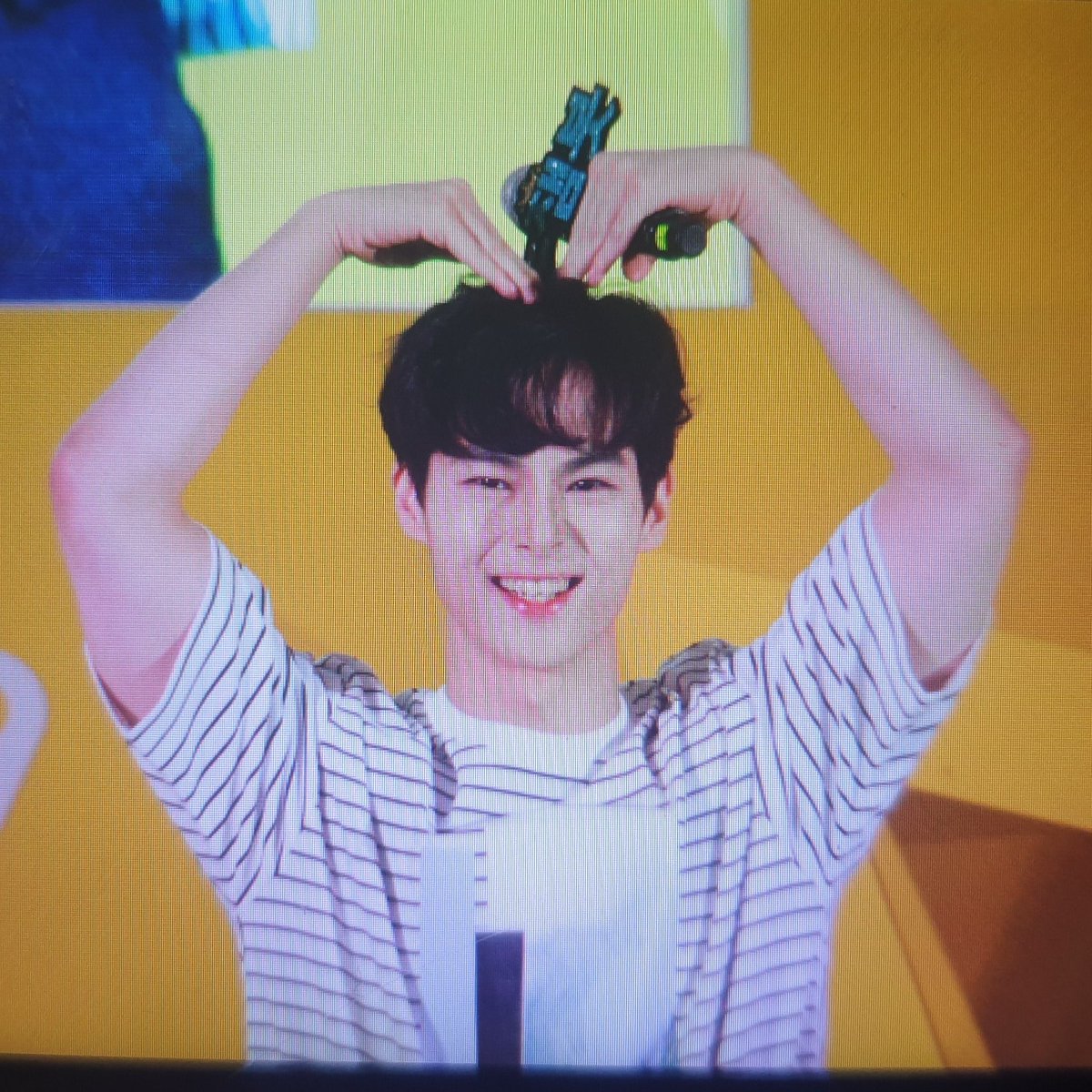 Nojam_ryung's tweet photo. 2019.08.11. 다이아페스티벌 꿀잼스튜디오 노잼봇 프리뷰 4p - 3
오빠 하트 중독되었나봐,,,, 아주 좋은 현상이야 이어가세요 오빠,,,
 #노잼봇 #봇노잼 #nojambot #botnojam https://t.co/wgooIeDbfH