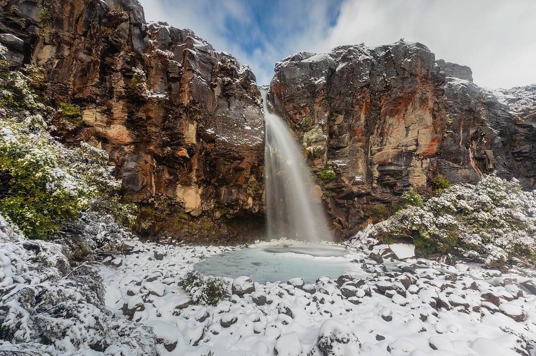 As winter snow blankets the mountains and the days turn cold with azure blue skies, Taupō becomes the ultimate winter holiday destination. lovetaupo.com/winter
#nzwinter #lovetaupo #winterholiday #tongarironationalpark #taranakifalls