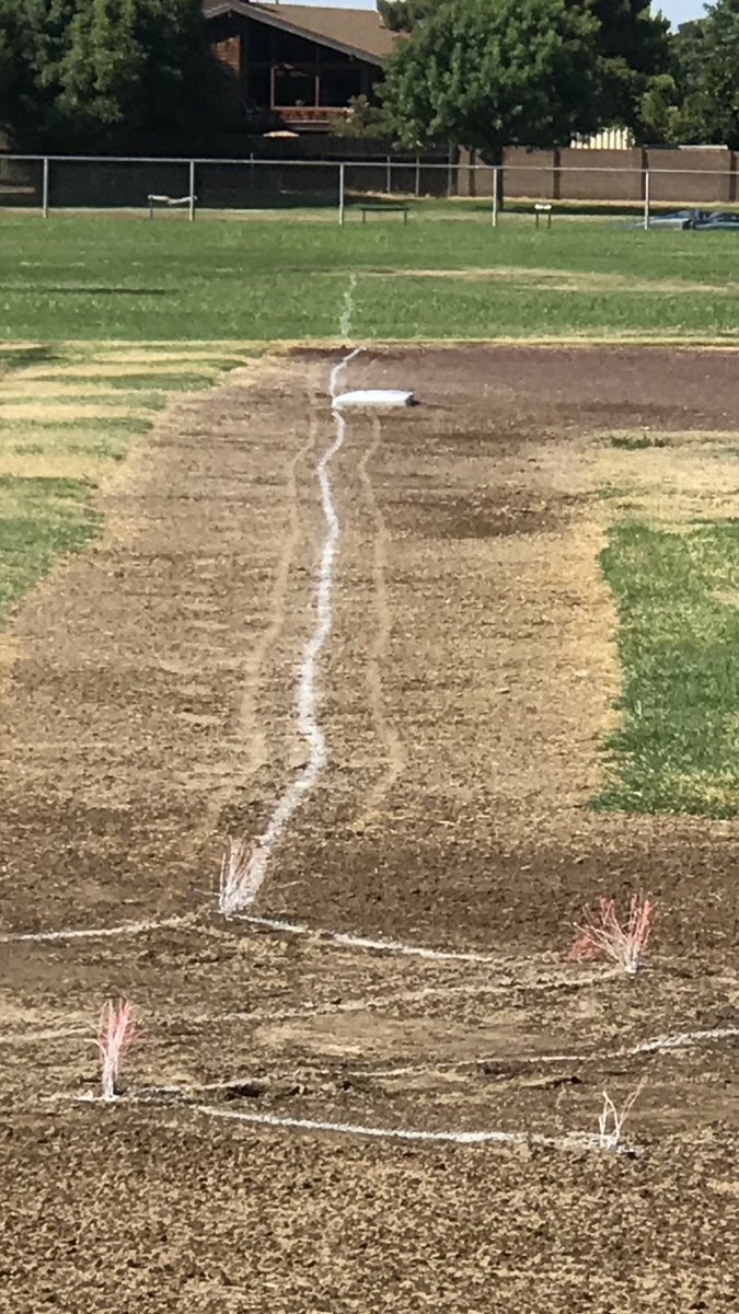 rightsideoptics's tweet image. So....we’re playing in a baseball  tourney today in Hanford and I sit down and this is what I see....... #yeah #really?  #stringit #doitright #worldseriesqualifier #ringtourney Thank the lord that the foul lines didn’t matter.