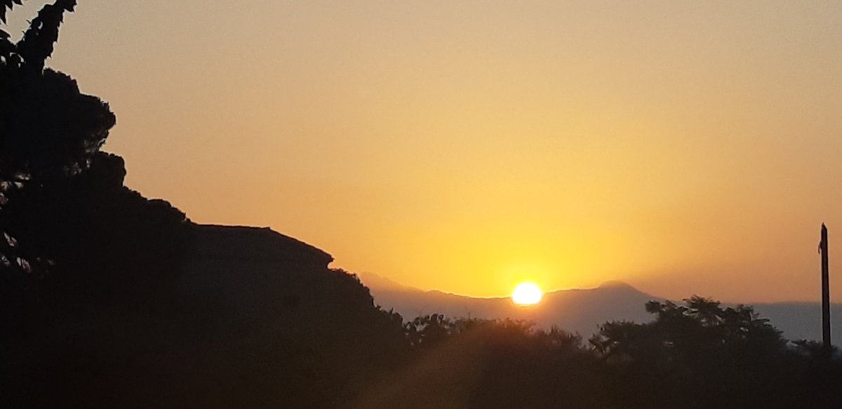 ColucciLc's tweet photo. 07.07 #capacci #paestum #alba #hermanos https://t.co/wYDgQQZyxl