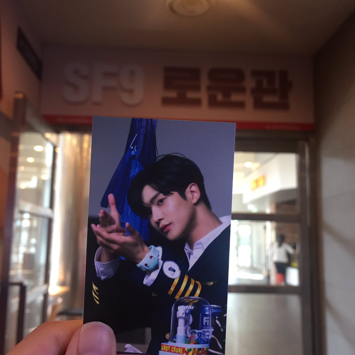 19_1919_19's tweet photo. #SF9_로운관 #로운관 
#로운이의_진심은_통한다
#HAPPYROWOONDAY
콘서트 후 부서진 몸을 이끌고,,,, 로운관에 도착하니 우주미남팔척섹시미남김로웅 덕분에 조각조각땃땃따 몸이 다 나앗네요 ㅎ ㅠㅠ 로운관 넘 감사해요💙
@filled_rw https://t.co/7YWm5zYdaC