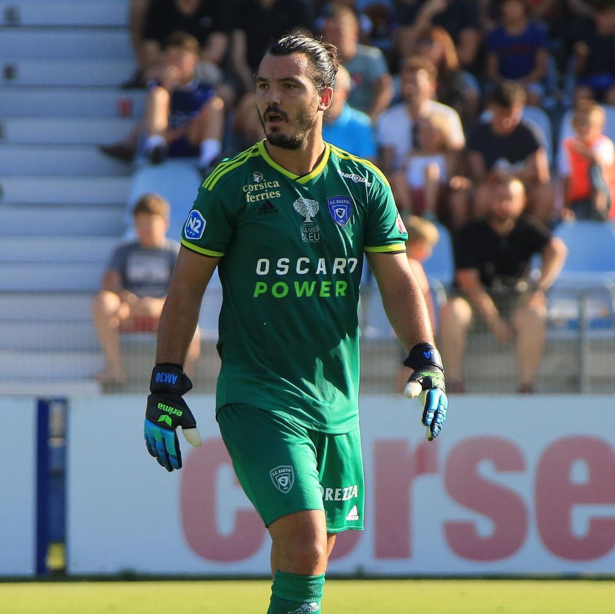 MartinAnto30's tweet photo. Victoire importante contre @stadedereims 💪🏼 bravo à l’équipe et merci à vous tous 🏟 🔥 ! Un bon départ ! #StepByStep #UnSeulObjectif ⬆️ #SCB 🔵 #Gk 🧤 #AM3️⃣0️⃣ https://t.co/1AoxPytHRR