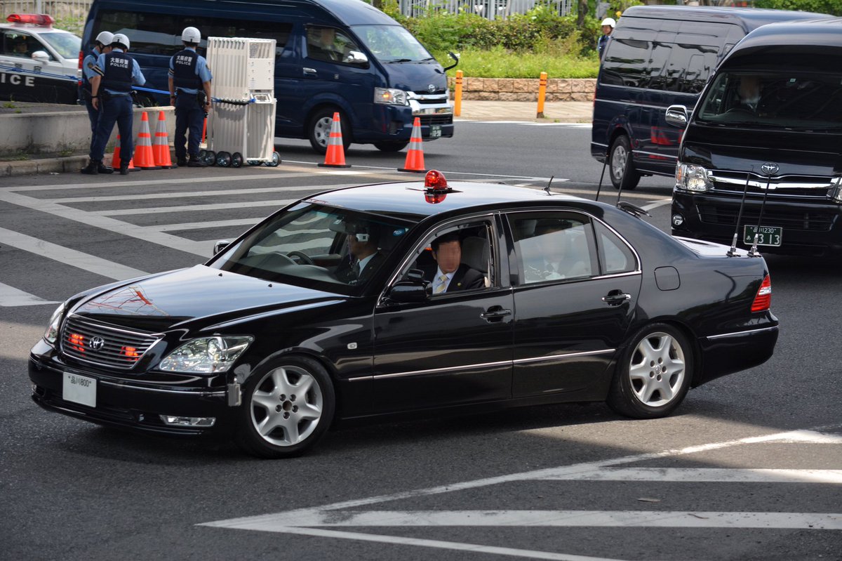 きゅいまる A Twitter 警視庁30系セルシオ特別警護車 セルシオにlp3という一見不釣り合いな個体ですが似合ってます T Co Pc3jifsyfb Twitter