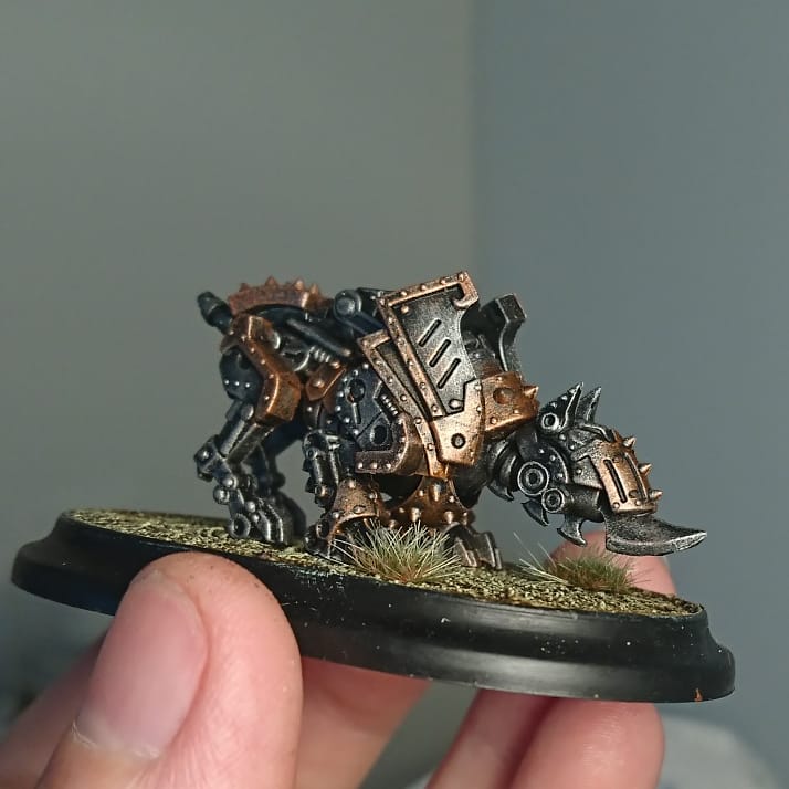 MillerPine's tweet image. I find it kind of funny how good an effect you can get just from drybrushing metallic colors over a black undercoat. Fast and simple, but effective.
#wildwestexodus #miniatures #drybrushing #miniaturepainting