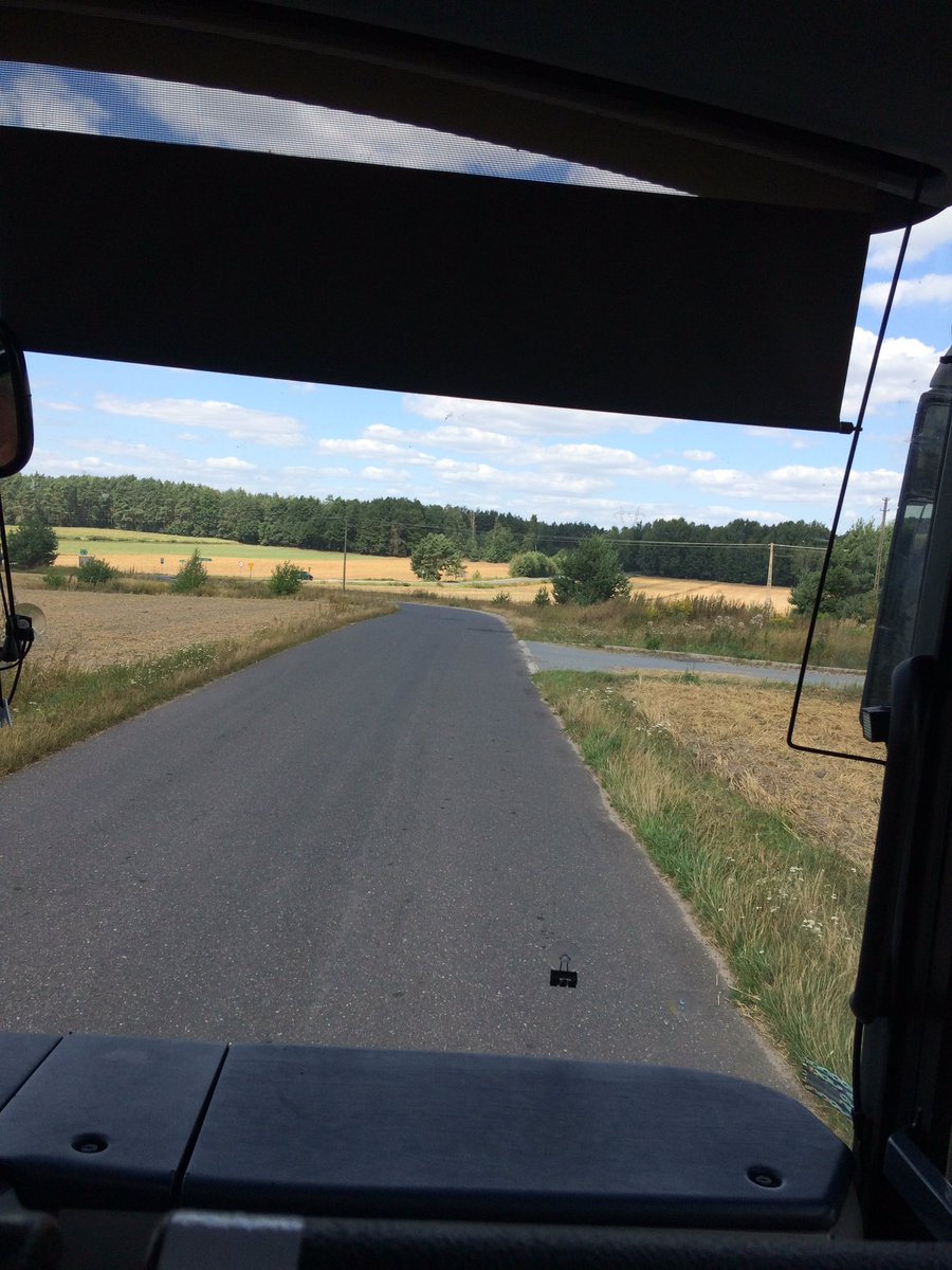 UKS_Zagle's tweet photo. Ruszyliśmy. Według nawigacji będziemy ok 15.37 pod szkołą 🙂 https://t.co/GosNACubqU