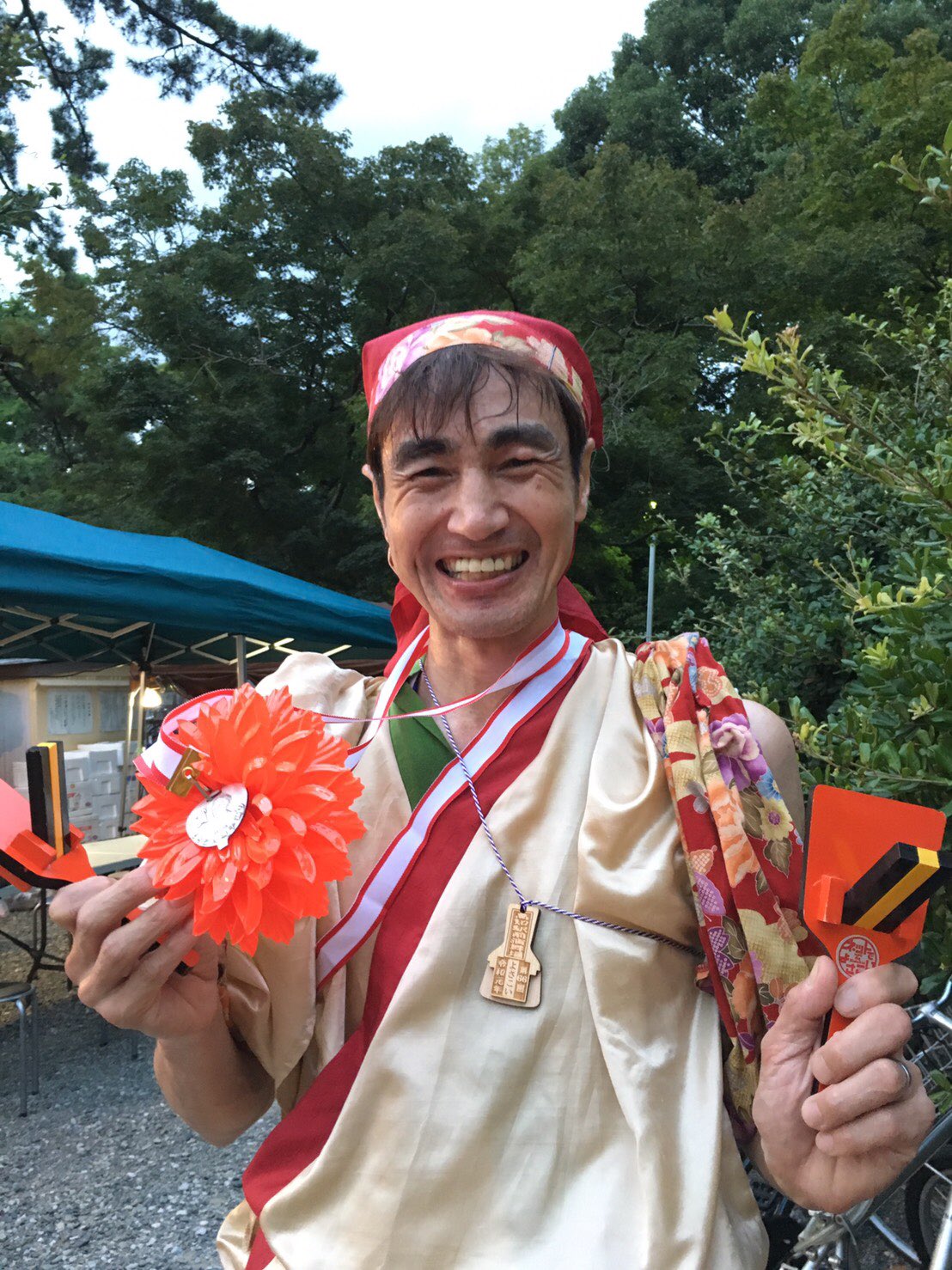 まこっち 踊り子として3度目のよさこい祭り 遂に夢の花メダルを頂けました 嬉しくて首に掛けてもらった時涙しちゃいました 笑 よさこい祭り 高知 花メダル ネットでよさこい 坂戸楽天 よさこい T Co Eeriff3yh0 Twitter