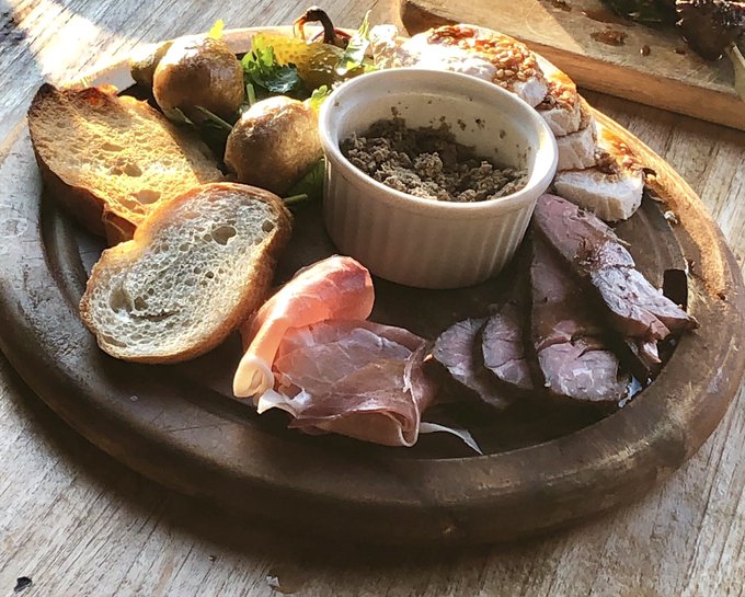 サークルスタッフさん達と打ち上げしてました!美味しかった〜楽しかった〜〜〜!!! 