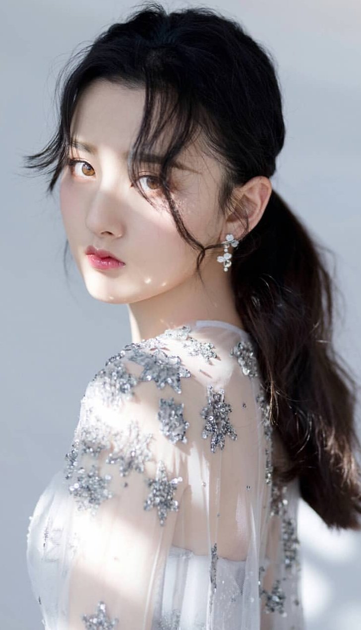 Twitter এ なびちゃん 宋祖儿ちゃん 1998年生まれの21歳 子役の時から活躍している女優 モデルさん 少しツリ目なのが特徴的で可愛いし 横顔が本当にキレイ 今注目してる中華美女 T Co Ejtlkhjw6a ট ইট র