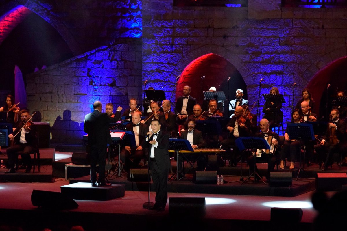 Abdou Cherif sings Abedel Halim Hafez at Beiteddine Festival.
Abeer Darwiche Photos
#abdoucherif #abdelhalimhafez #hafez90thbirthanniversary #beiteddineartfestival #ticketingboxoffice #finalevening #alandalibalasmar #abeerdarwiche @Beiteddinef @TicketingBO