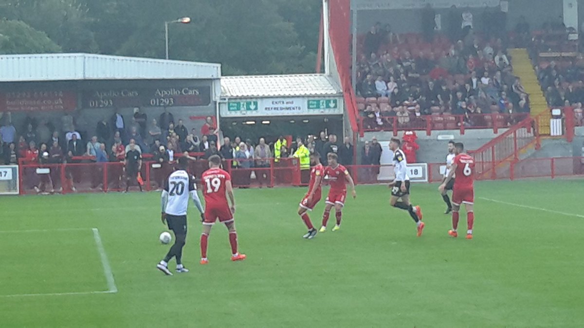 PompeyGregory's tweet photo. Action from  crawley Town v  Salford city https://t.co/JkkrlVf4Kf